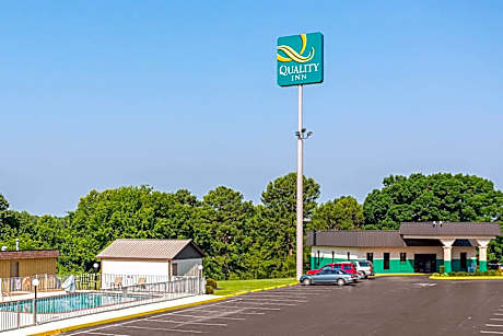 Quality Inn Hurricane Mills I-40