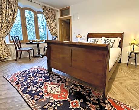 Deluxe Double Room with Shower