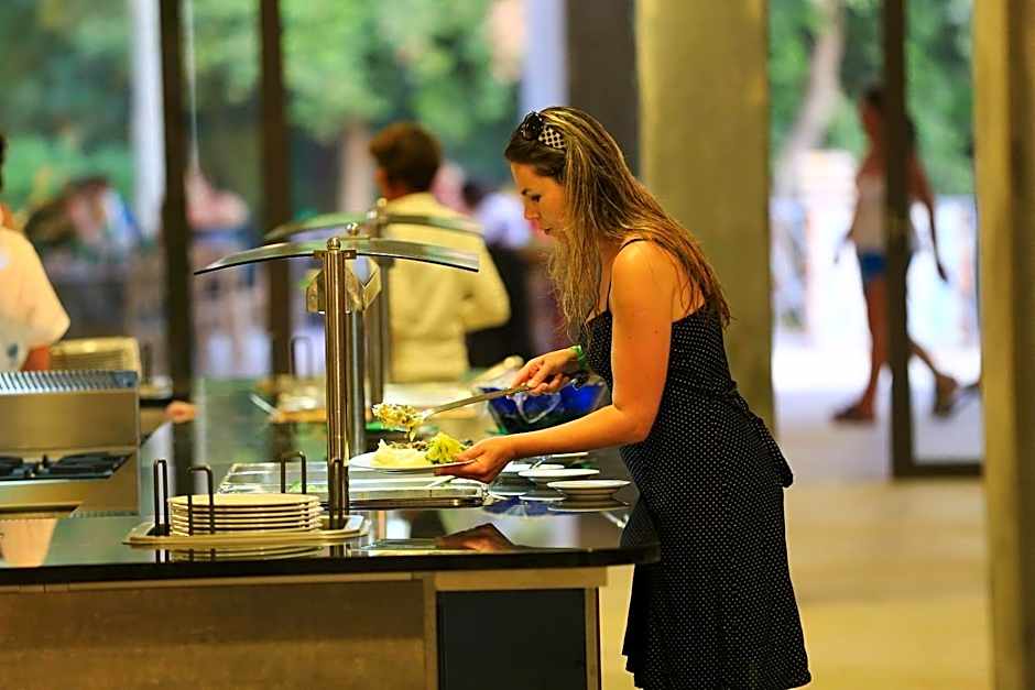 Pine Beach Pakostane Glamping Homes - All Inclusive light