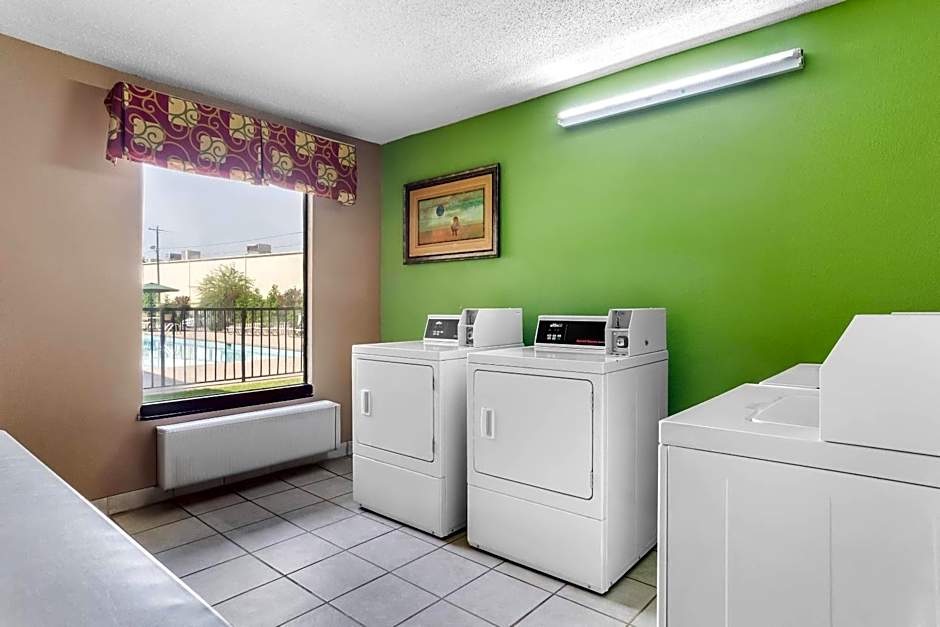 Quality Inn & Suites Greenville - Haywood Mall