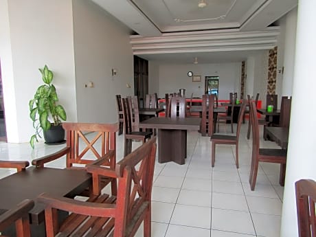 Hotel Kencana Jaya by ZUZU