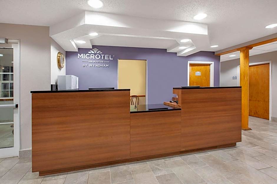 Microtel Inn & Suites by Wyndham Pittsburgh Airport