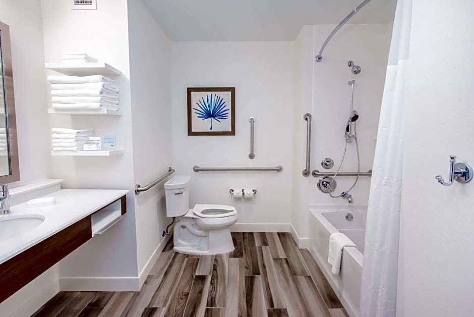 Hampton Inn By Hilton & Suites Panama City Beach-Beachfront