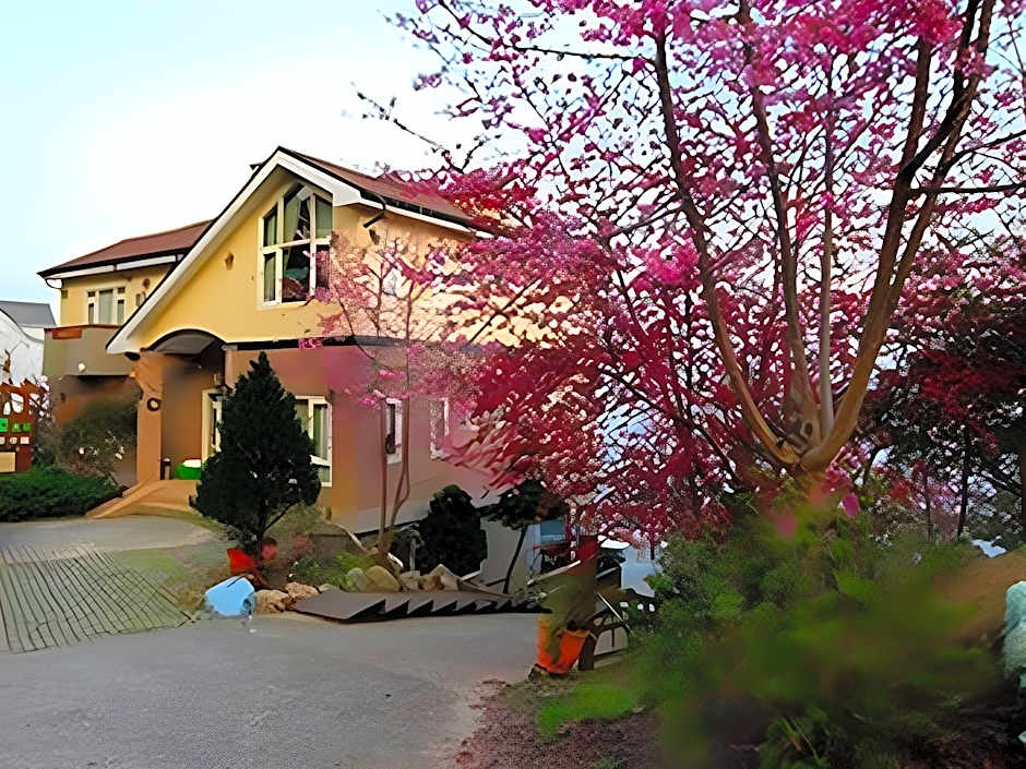 Chingjing New Paradise Bed and Breakfast