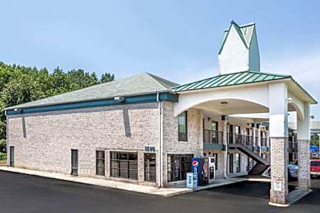 Brentwood Inn & Suites