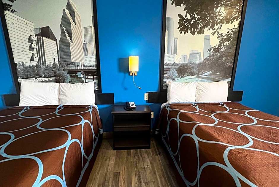 Super 8 by Wyndham Houston North I-45