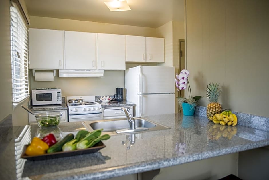 Plantation Hale Suites