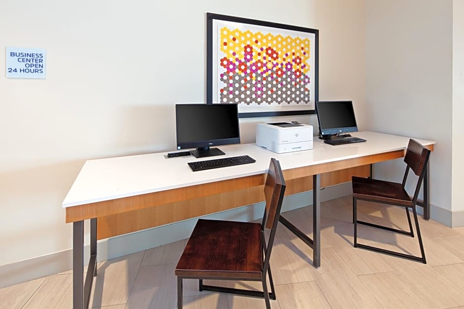 Holiday Inn Express Hotel & Suites Ventura Harbor By IHG