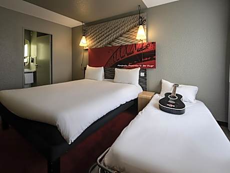 Standard Room with One Double Bed and One Single Bed