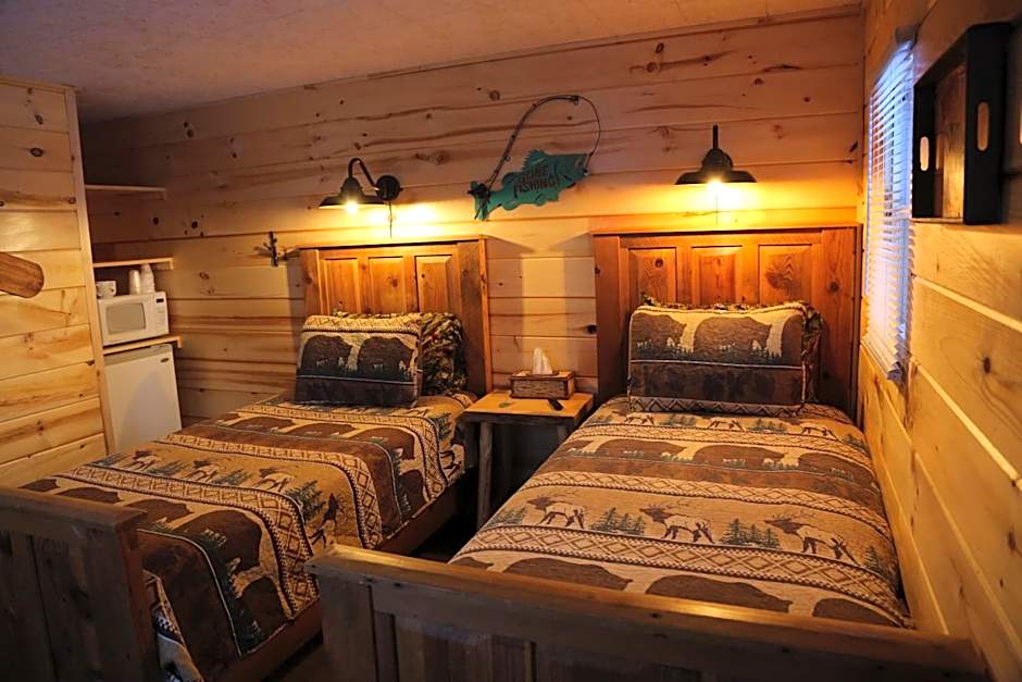 Rowe's Adirondack Cabins of Schroon Lake