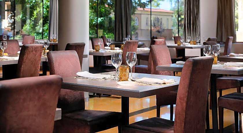 Mas Monzon Hotel