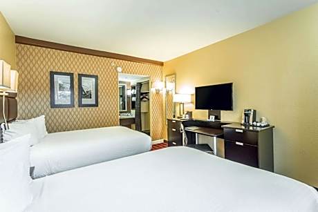 Traditional Double Room with Courtyard View - Non-Smoking