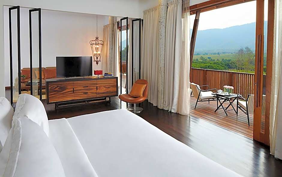 Photo 1 of 4 of Executive Suite