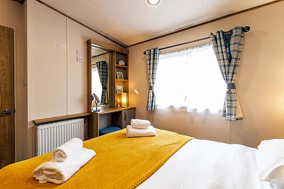 Squirrel Lodge with Hot Tub