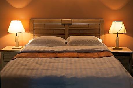 Double room-Ensuite with Shower-City View