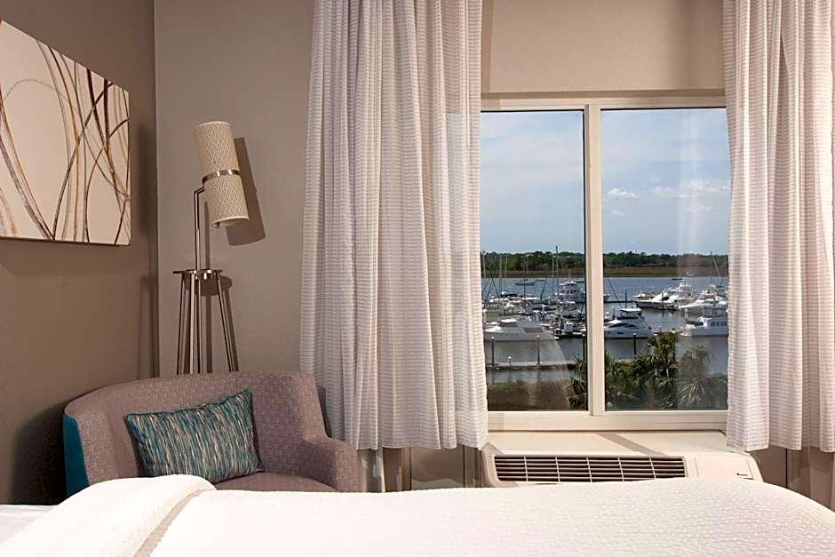 Courtyard by Marriott Charleston Waterfront