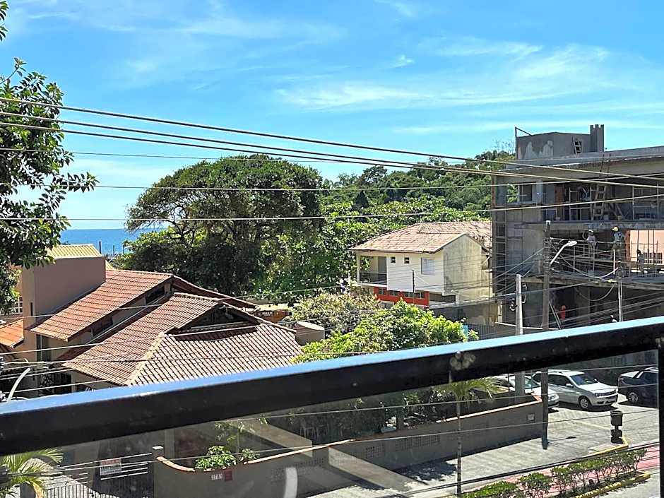 B481 Apto 3 quartos frente para avenida 8 pessoas