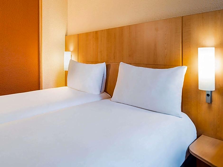 ibis Paris Pont de Suresnes