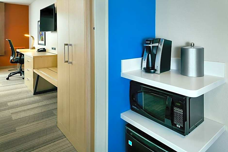 Holiday Inn Express and Suites Medford By IHG