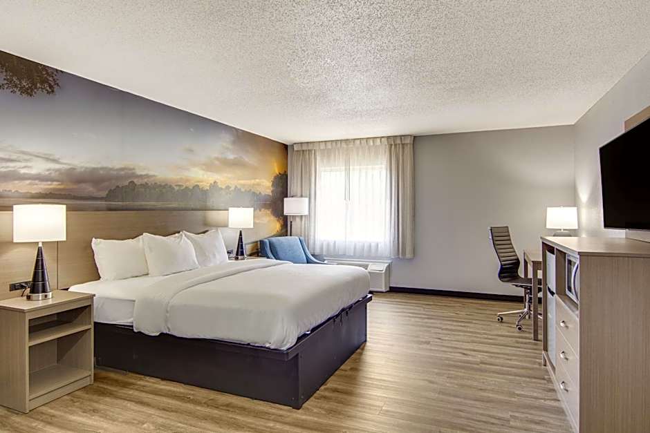 Clarion Pointe on the lake Clarksville-South Hill West