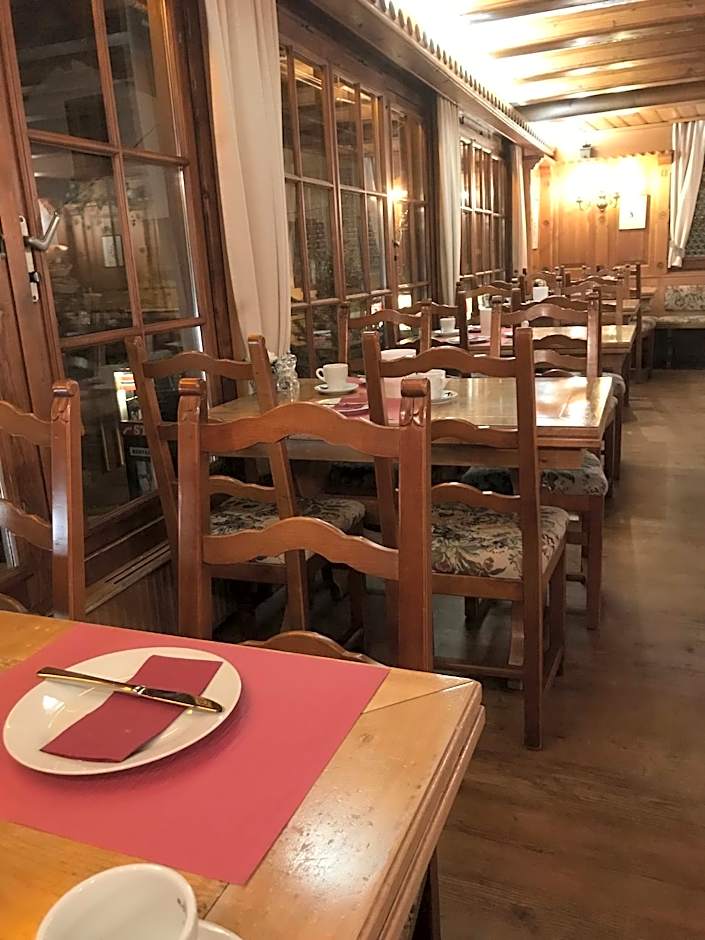 Petit Helvetia Budget Hotel