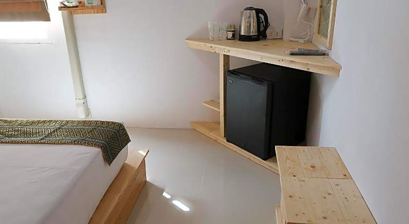 Baan URT Suratthani Airport Hotel