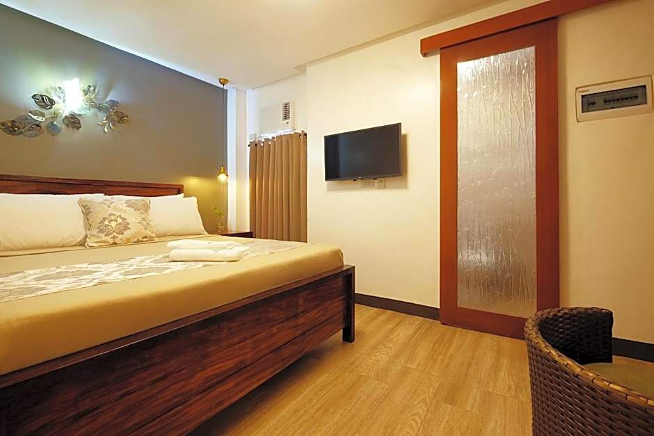 Photo 1 of 4 of Deluxe 1 Queen Bed Suite