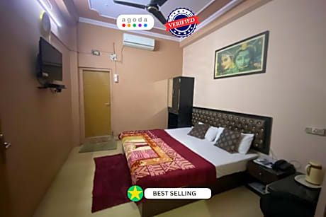 Goroomgo D S Stay Varanasi - 2km From Gadowlia