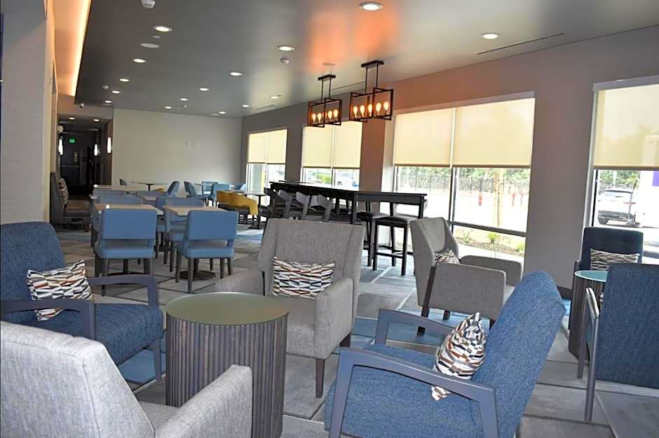 La Quinta Inn & Suites by Wyndham San Bernardino