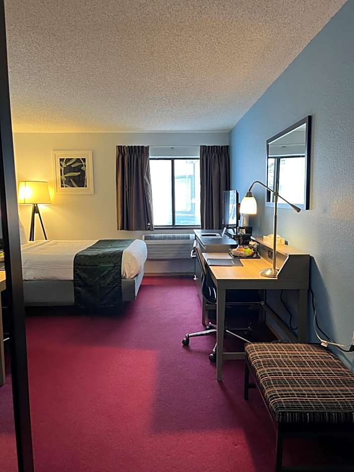 Pictured Rocks Inn and Suites