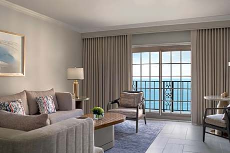 One-Bedroom King Suite with Ocean View, Sofa Bed, Balcony and Roll-In Shower - Mobility and Hearing Accessible