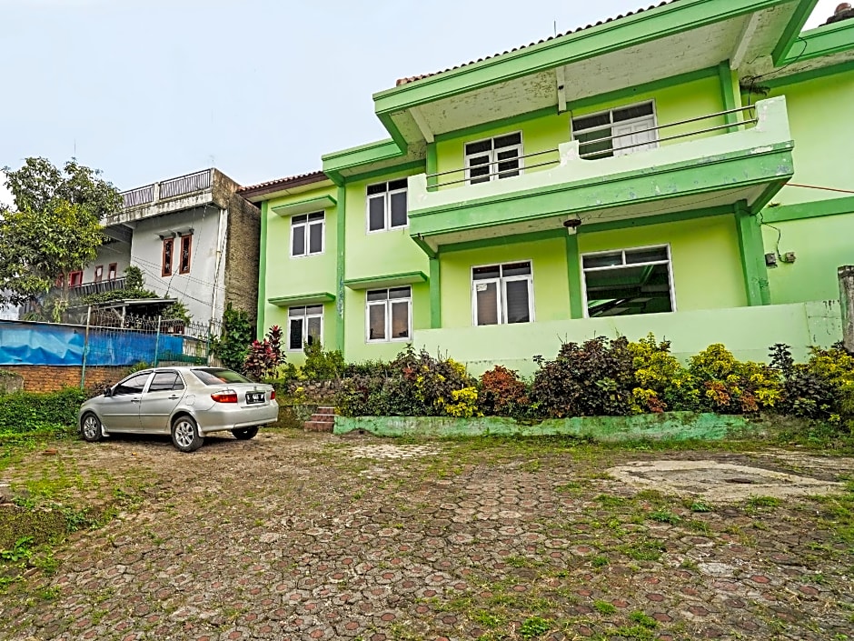 SPOT ON 91325 Pondok Hijau Guest House Syariah