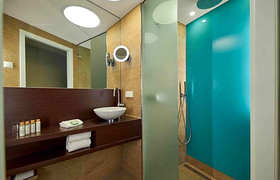 Wasserturm Hotel Cologne, Curio Collection by Hilton