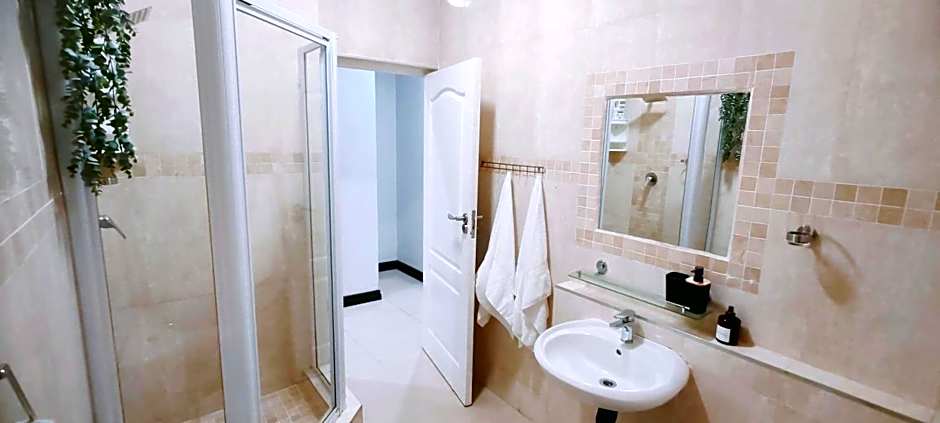 Gateway Oceans - 2 Adults & 4 Children ONLY - Families or 1 Couple only - No parties