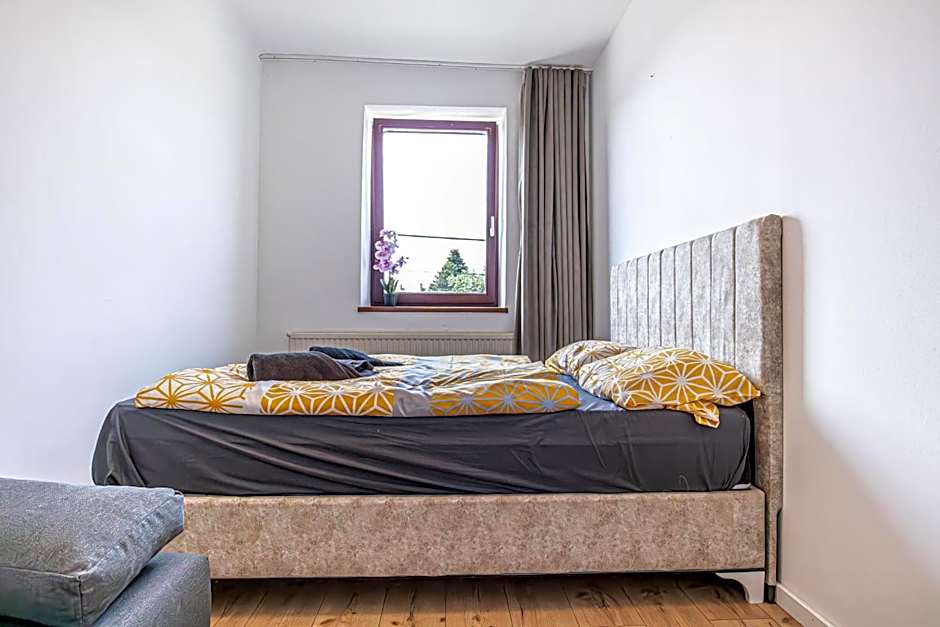 Comfy Rooms in Shared villa with Terrace and Garden