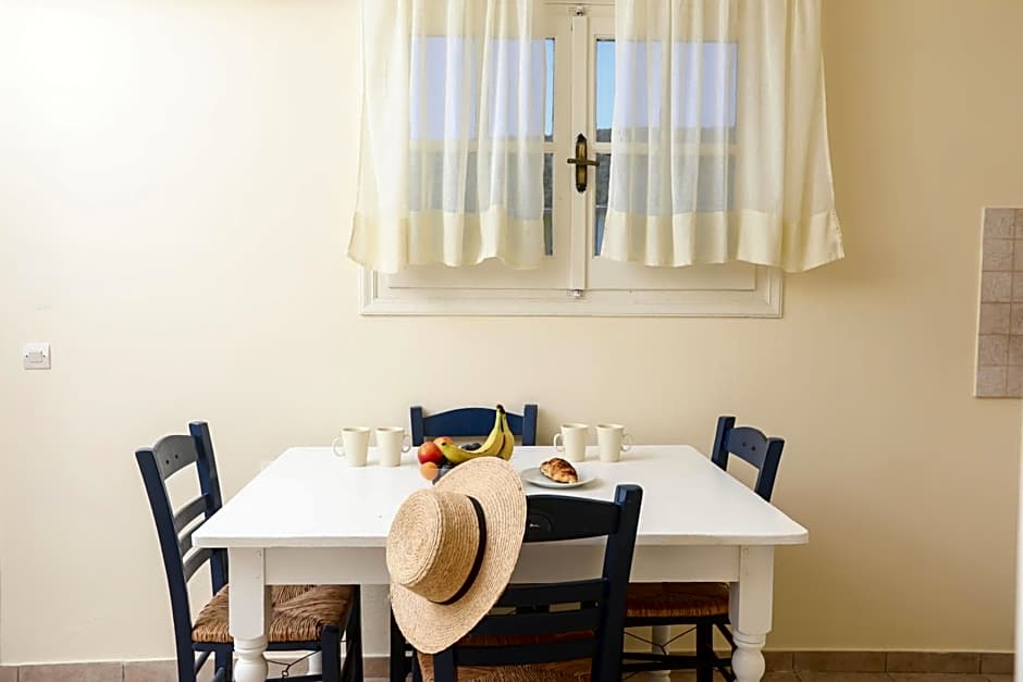 The Mayflower Studios & Apartments