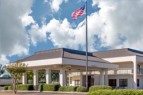 Days Inn by Wyndham Dothan