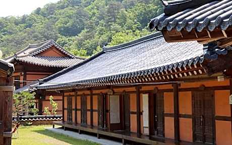 Hwanggung Hanok Pension