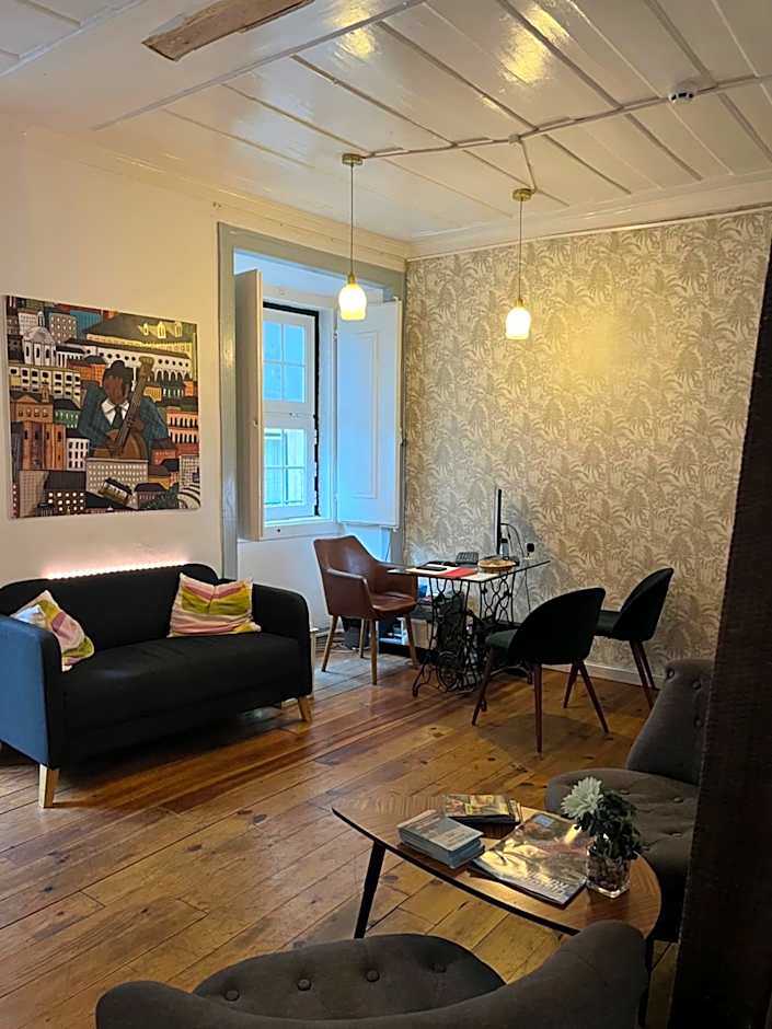 Alface Hall Hostel & Bar