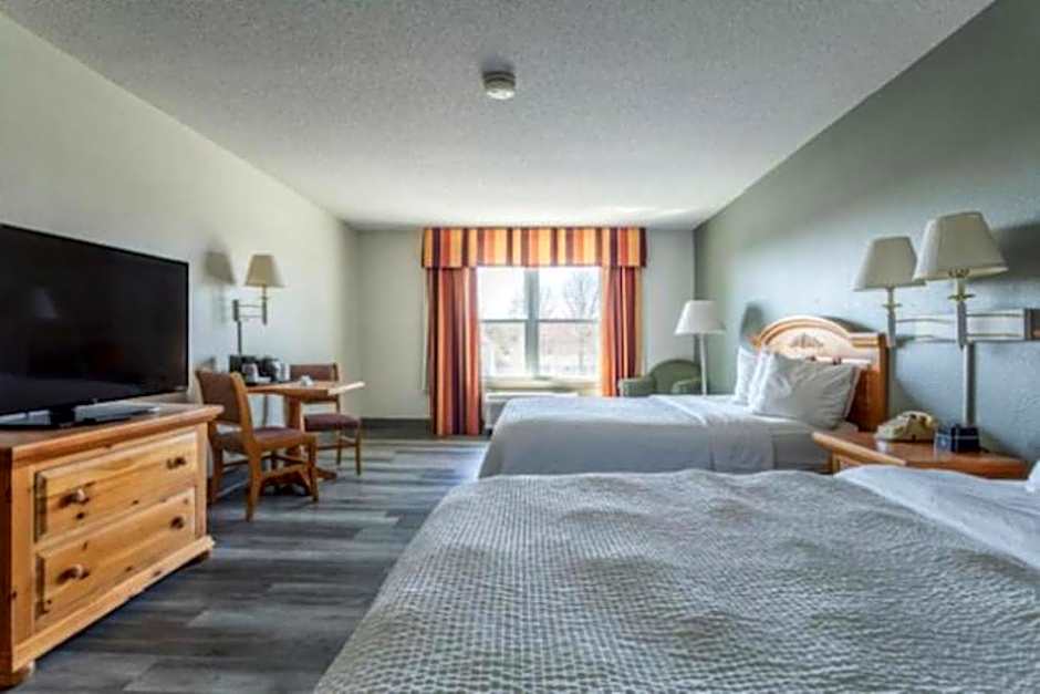 Lancaster Inn & Suites