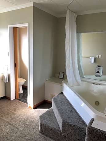 Two-Bedroom Apartment with Spa Bath