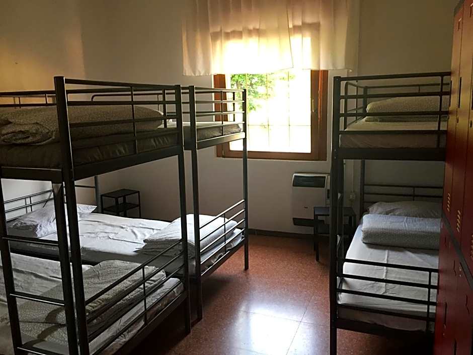 Photo 1 sur 8 de Bed in 6-Bed Dormitory Room