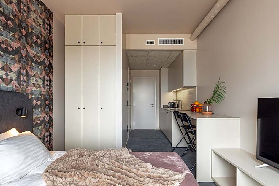 Hugo Apartment Hotel