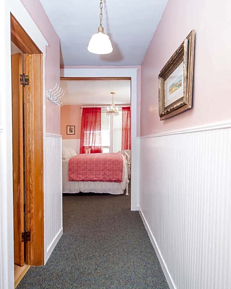 Terrace Inn and 1911 Restaurant