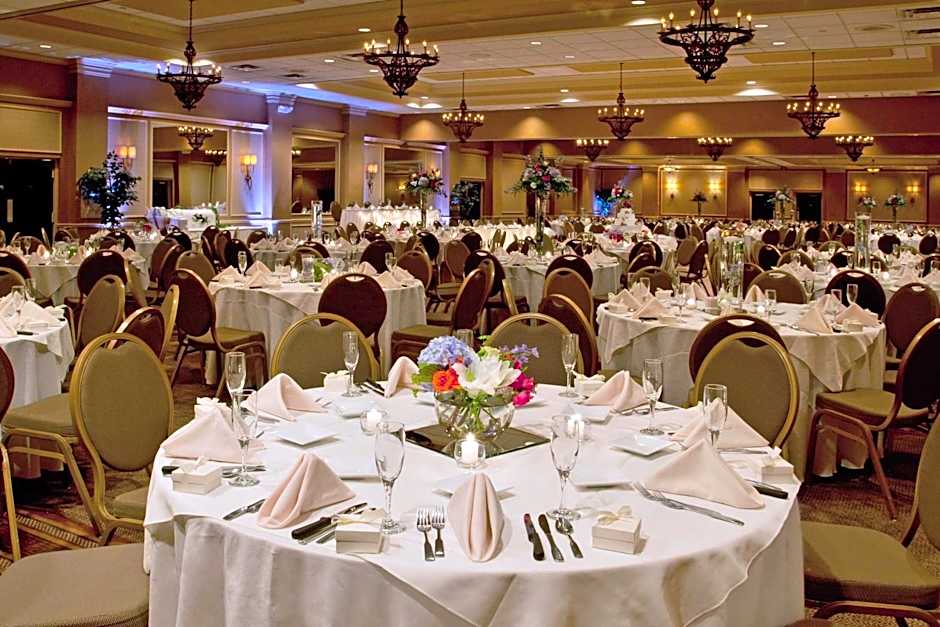DoubleTree By Hilton Hotel Pittsburgh-Meadow Lands