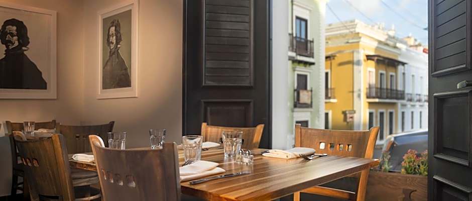 Decanter Hotel