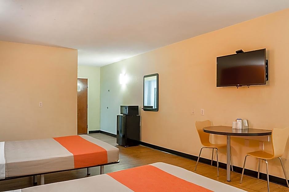 Motel 6-New Orleans, LA - Near Downtown