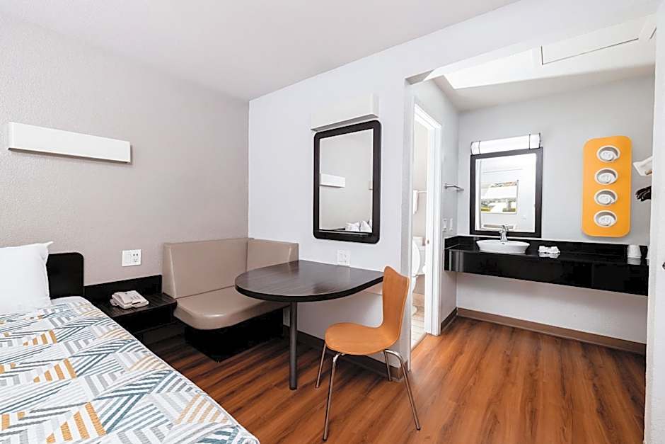 Motel 6 Ontario Airport