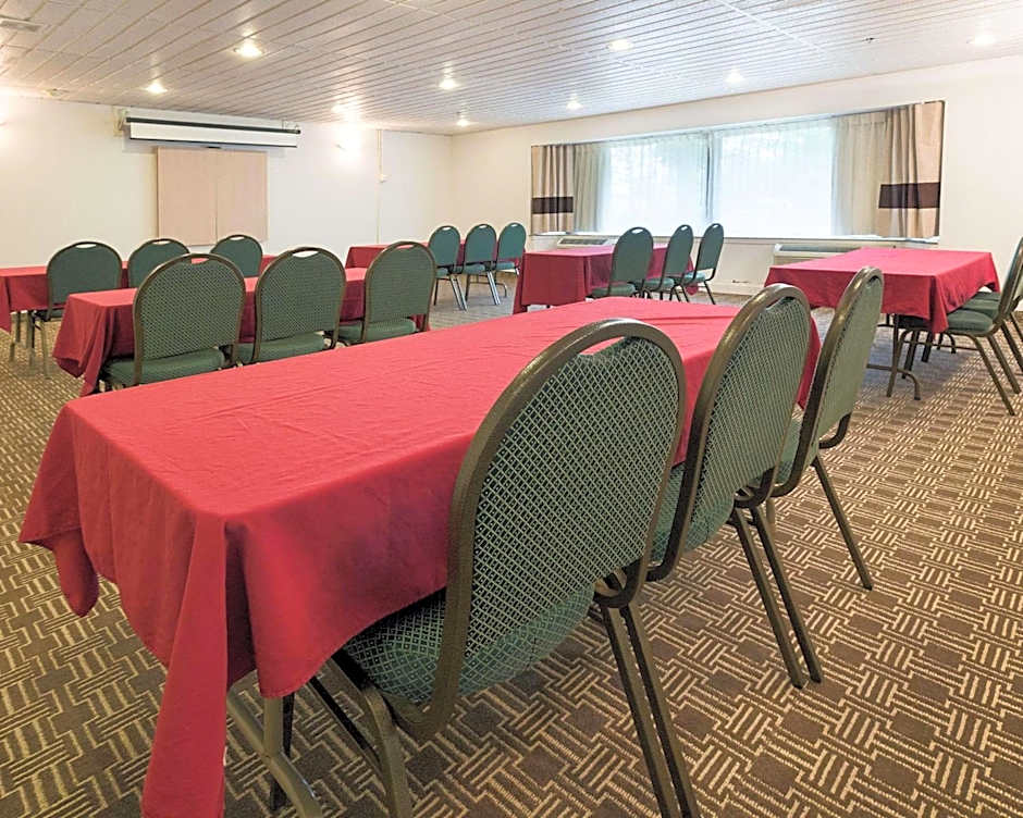 Comfort Inn & Suites Syracuse-Carrier Circle