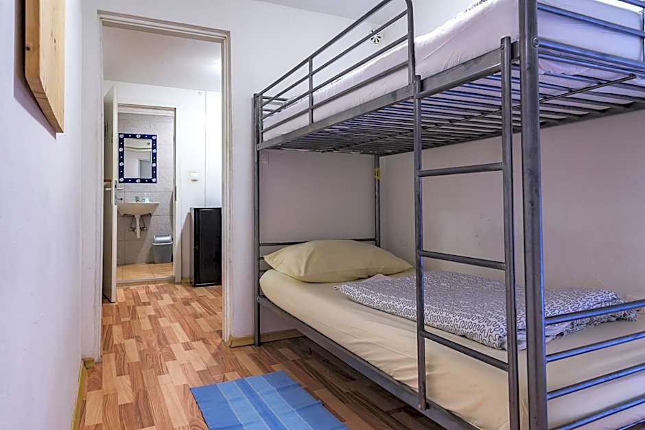 Hostel 24